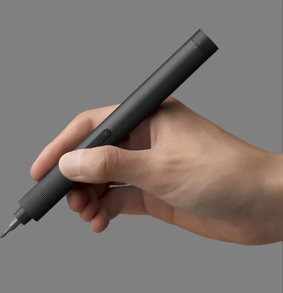 Xiaomi Electric Precision Screwdriver Κατσαβίδι με Μύτες 24 τμχ (BHR5474GL) Λαβή του Xiaomi Electric Precision Screwdriver στο χέρι