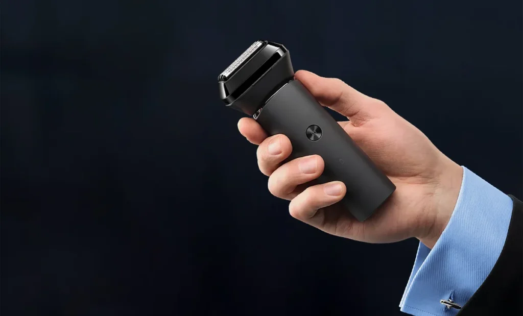 Xiaomi 5 Blade Ξυριστική Μηχανή Προσώπου Επαναφορτιζόμενη (BHR5265GL) Η Mi 5-Blade στο χέρι