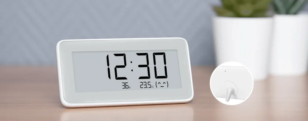 Xiaomi Temperature and Humidity Monitor Clock σε τραπέζι