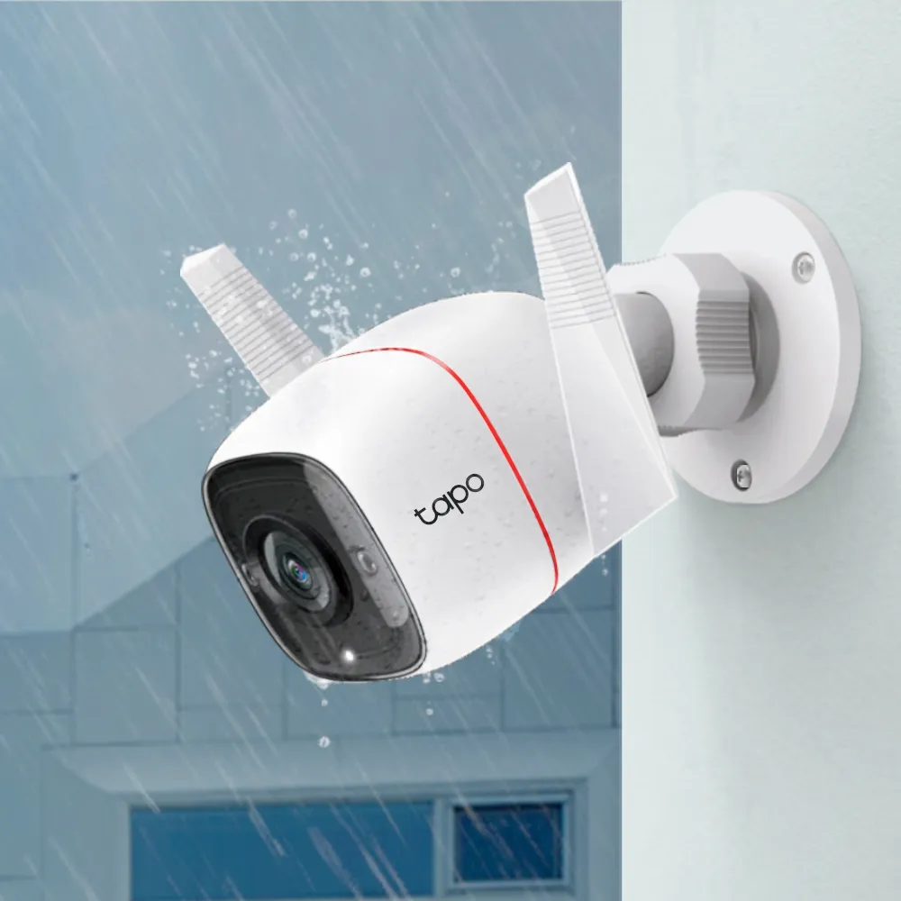TP-Link Ασύρματη IP Camera Αδιάβροχη Tapo C310 V2 (TPC310) Κάμερα TP-Link Tapo C310 τοποθετημένη σε εξωτερικό τοίχο στη βροχή