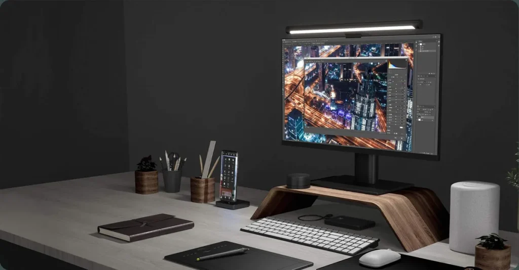 Xiaomi Mi Computer Monitor Light Bar (BHR4838GL) Mi Computer Monitor Light Bar σε γραφείο εργασίας