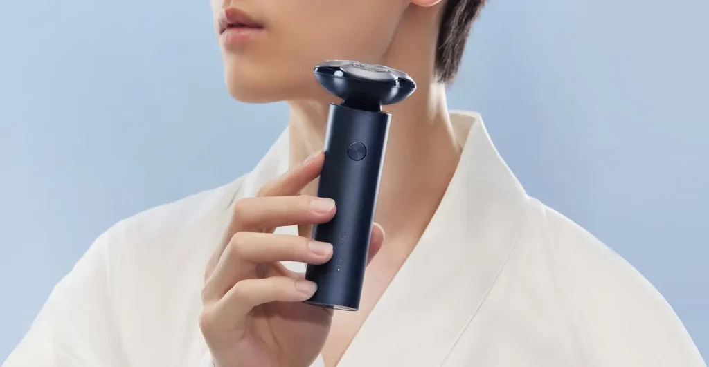 Xiaomi Mi Electric Shaver S101 Ξυριστική Μηχανή Προσώπου Επαναφορτιζόμενη (BHR7456EU) Άνδρας ξυρίζεται με την S101