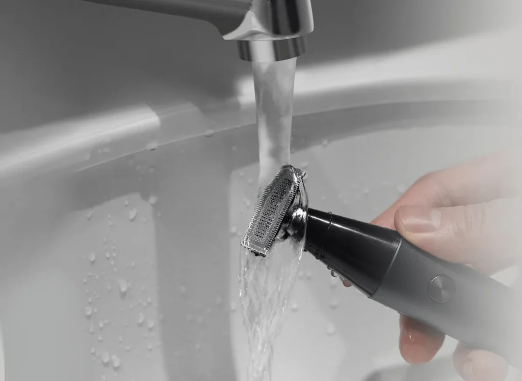 Xiaomi Mi Uniblade Trimmer Black EU (BHR7052EU) Ξέπλυμα του UniBlade κάτω από τη βρύση