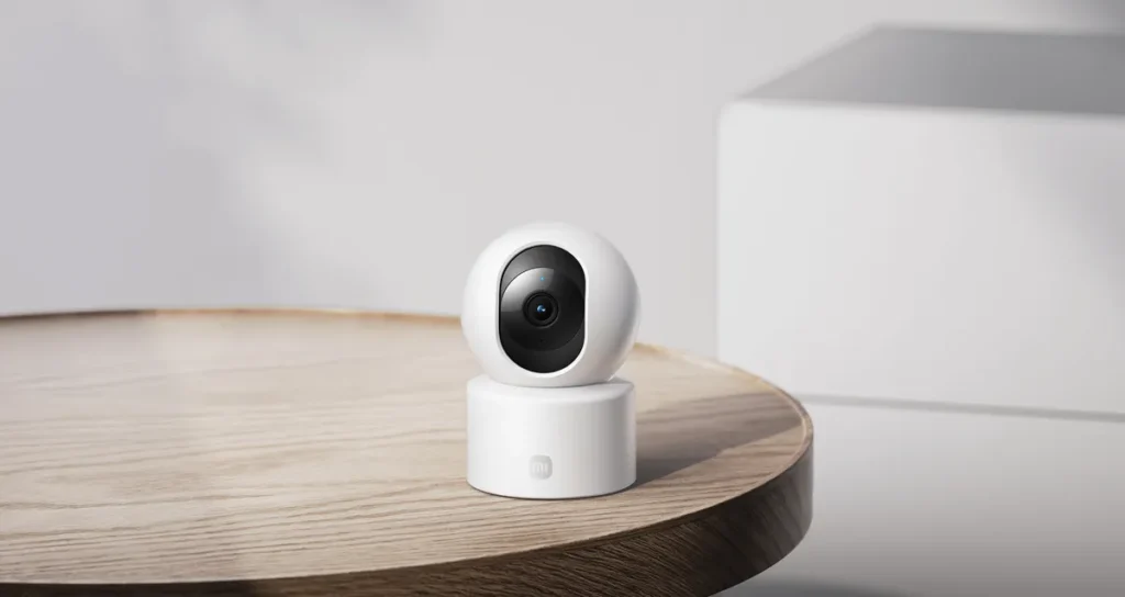 Xiaomi Smart Camera C301 πάνω σε ξύλινο τραπέζι
