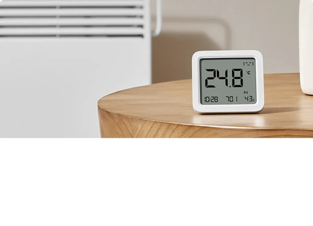 Xiaomi Temperature and Humidity Monitor 3 δίπλα σε θερμαντικό σώμα