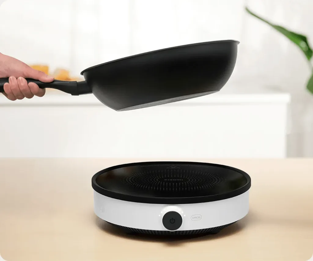 Τηγάνι πάνω από την επαγωγική εστία Xiaomi Induction Cooker Lite