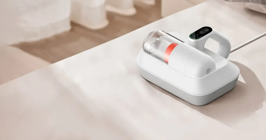 Xiaomi Vacuum Cleaner Dust Mite Pro with UV Light White EU (BHR8943EU) Xiaomi Dust Mite Vacuum Cleaner Pro σε κρεβάτι