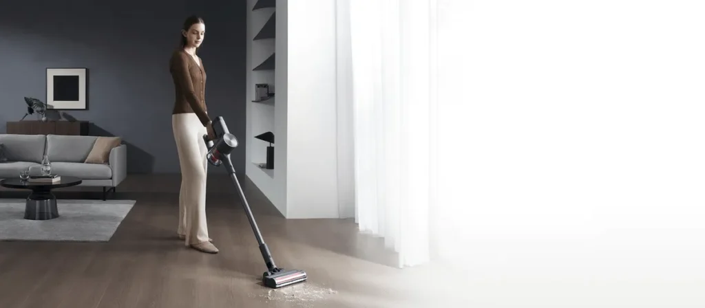 Xiaomi Mi G20 Max Επαναφορτιζόμενο Σκουπάκι Stick 25.2V (BHR8828EU) Xiaomi Vacuum Cleaner G20 Max σε χρήση στο σαλόνι