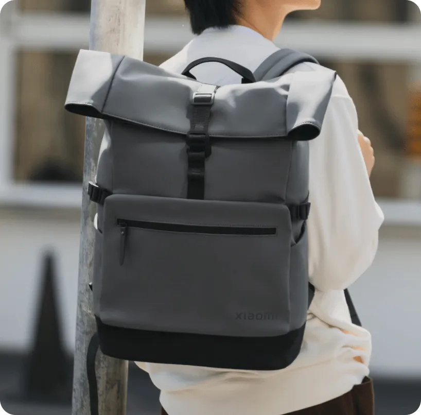 Xiaomi Roll Top Casual Backpack 23lt Grey (BHR9055GL) Το σακίδιο Xiaomi Roll Top Casual Backpack στην πλάτη