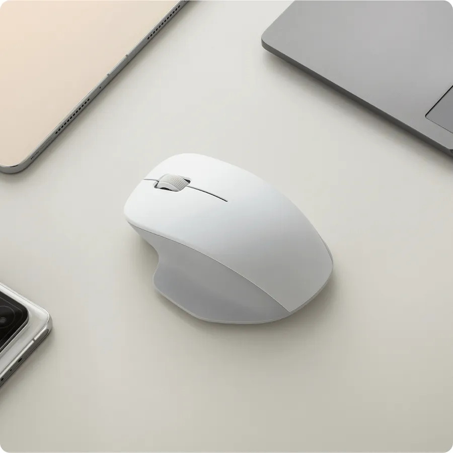 Xiaomi Wireless Mouse Comfort Edition White (BHR9354GL) Xiaomi Wireless Mouse Comfort Edition λευκό σε γραφείο