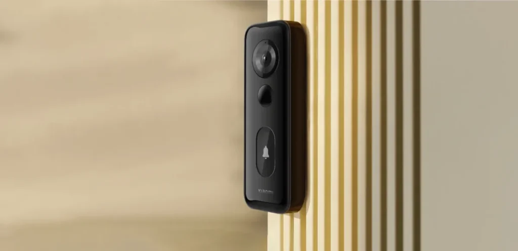 Xiaomi Smart Doorbell 3S τοποθετημένο δίπλα σε πόρτα