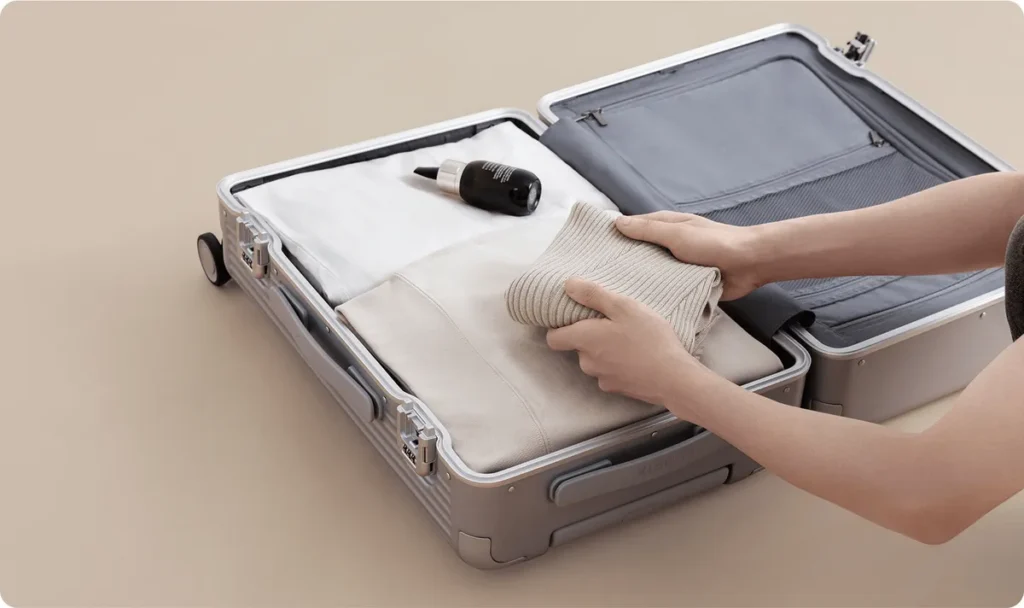 Xiaomi Aluminum Frame Luggage 20'' (BHR8840GL) Εσωτερικό με διαχωρισμό στεγνών και υγρών στη Xiaomi Aluminum Frame Luggage