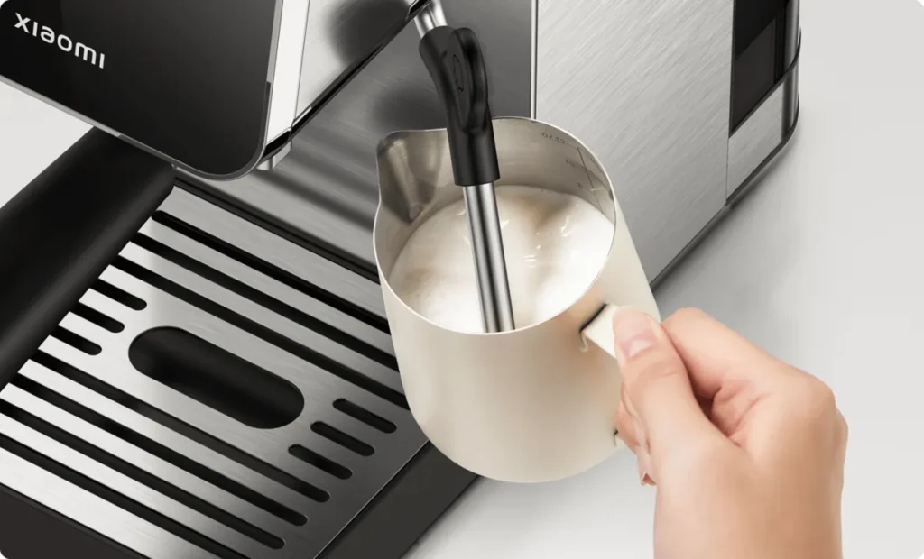 Αφρόγαλα με τον ατμοσωλήνα της Xiaomi Semi-automatic Espresso Machine