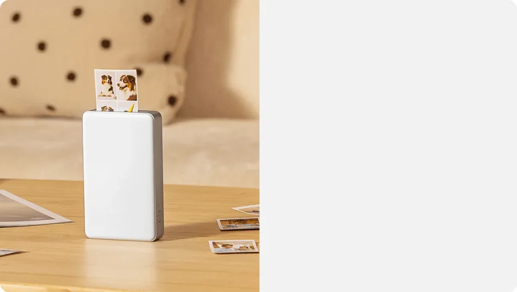Xiaomi Portable Photo Printer Pro (BHR082QGL) Xiaomi Portable Photo Printer Pro σε τραπέζι με φωτογραφία