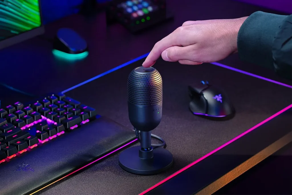 Razer SEIREN V3 MINI BLACK - USB Condenser Microphone - Build-in Shock Absorb - Mute Button Tap-to-mute στο Razer Seiren V3 Mini