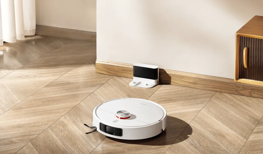 Xiaomi Mi Robot S40 Pro Σκούπα Ρομπότ με Wi-Fi White (BHR089REU) Xiaomi Robot Vacuum S40 Pro σε σαλόνι με τη βάση φόρτισης