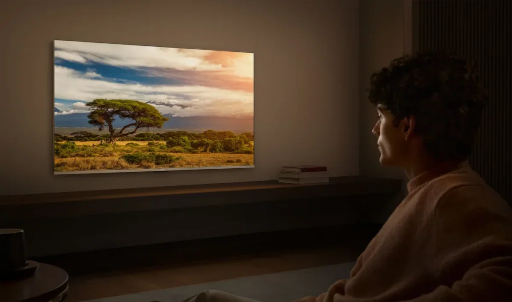 Τηλεόραση Xiaomi TV A Pro 55" Smart 4K QLED HDR 2026 (ELA5974EU) Θέαση της Xiaomi TV A Pro 2026 σε σκοτεινό δωμάτιο