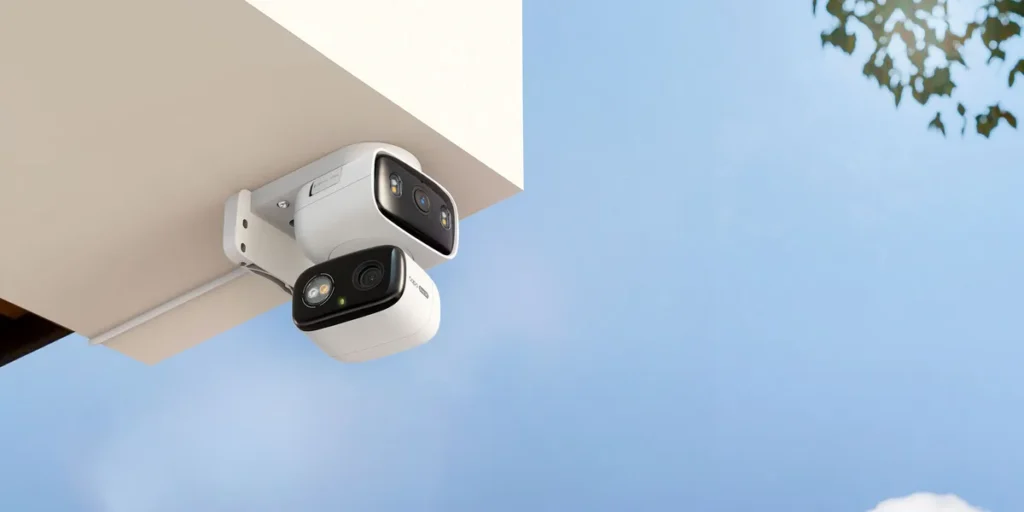 TP-Link Tapo C246D στη γωνία εξωτερικού τοίχου