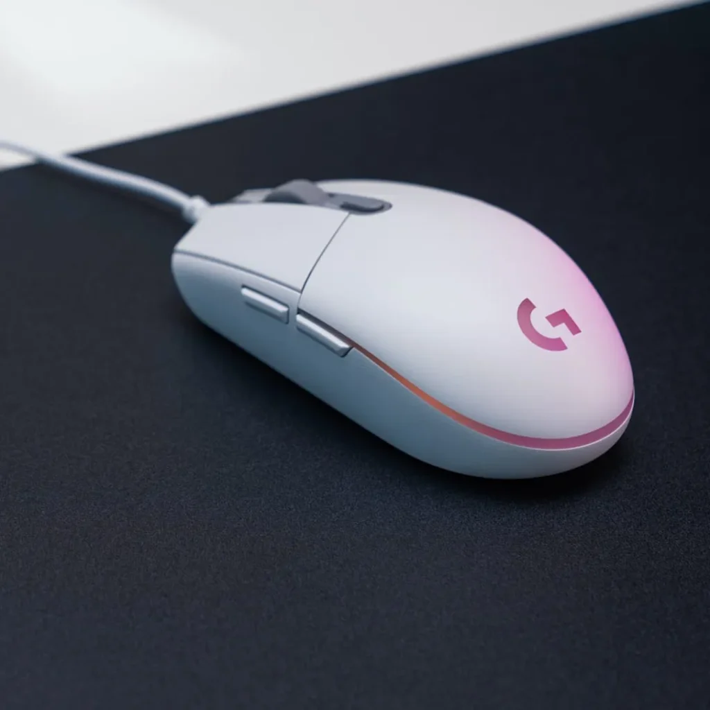 Logitech G203 Lightsync RGB Gaming mouse (910-005797) Logitech G203 LIGHTSYNC λευκό σε γραφείο