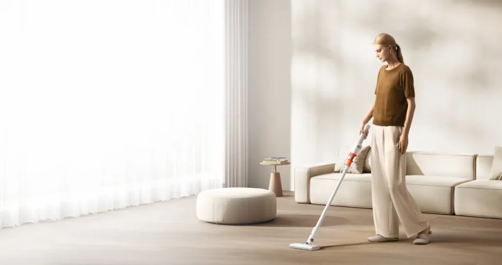 Xiaomi Vacuum Cleaner P30 Επαναφορτιζόμενο Σκουπάκι Stick 14.4V (BHR08J7EU) Xiaomi Vacuum Cleaner P30 σε χρήση στο σαλόνι