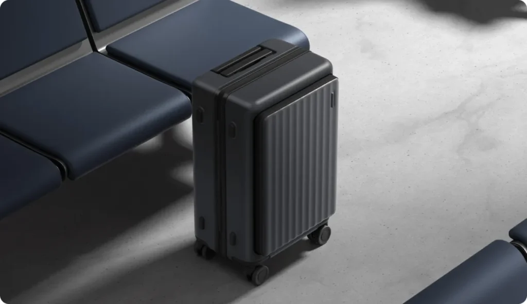 Xiaomi Front Pocket Carry-on Luggage 20' Black (BHR8767GL) Βαλίτσα καμπίνας Xiaomi Front Pocket δίπλα σε καθίσματα αεροδρομίου