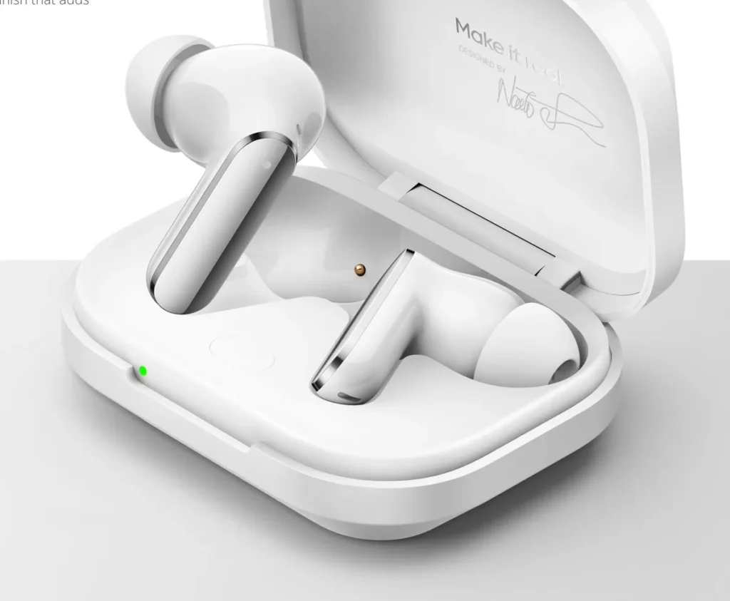 realme Buds Air8 Pro σε Master White με ανοιχτή θήκη φόρτισης