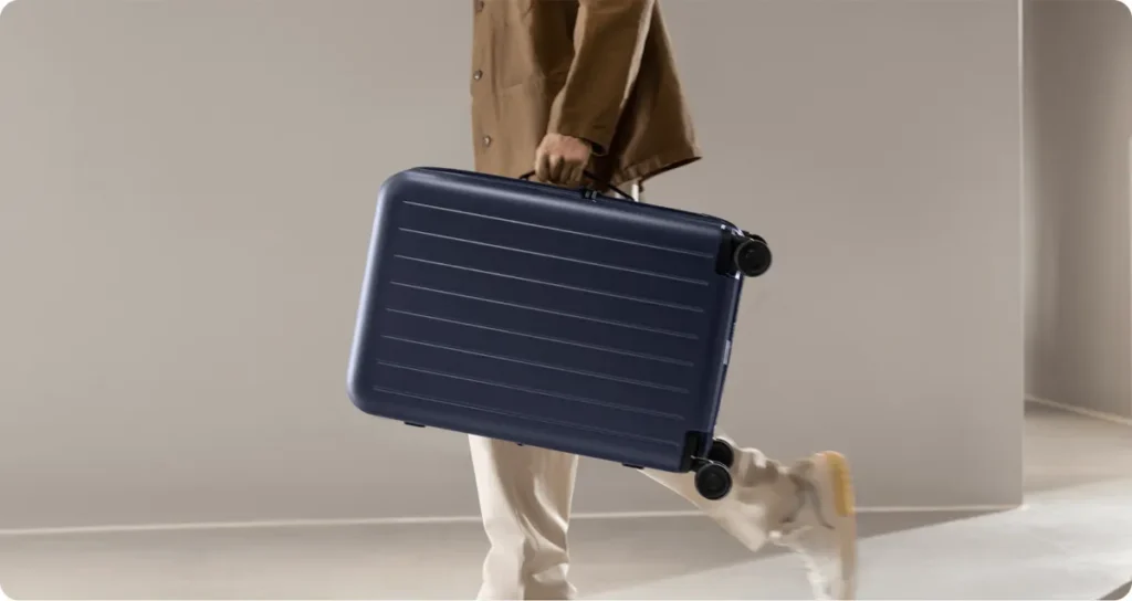 Xiaomi Expandable Luggage 20'' Blue (BHR9452GL) Μεταφορά της Xiaomi Expandable Luggage από τη λαβή