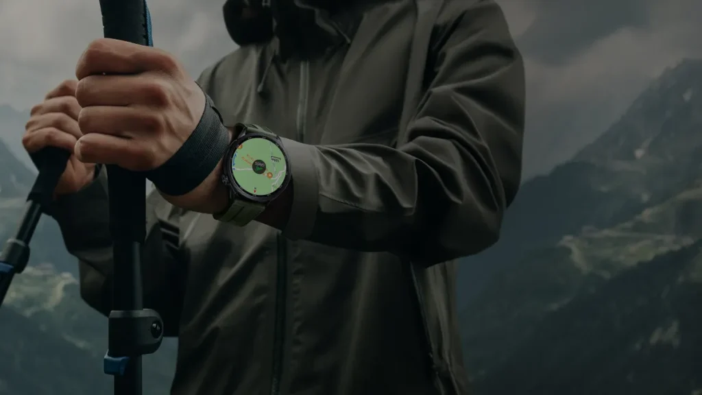 Xiaomi Watch S5 Jungle Green σε πεζοπορία