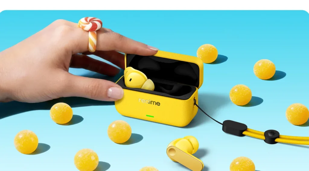 Realme Buds T500 Pro Lemon Cola EU (RMA2502) realme Buds T500 Pro σε Lemon Cola με ανοιχτή θήκη και κορδόνι