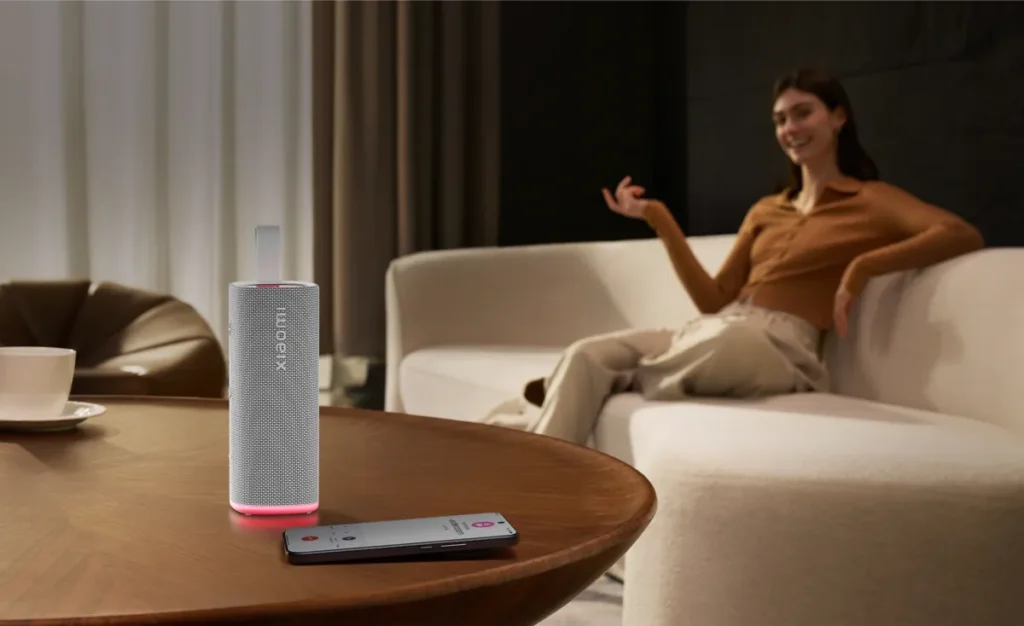 Xiaomi Sound Play σε λευκό σε σαλόνι