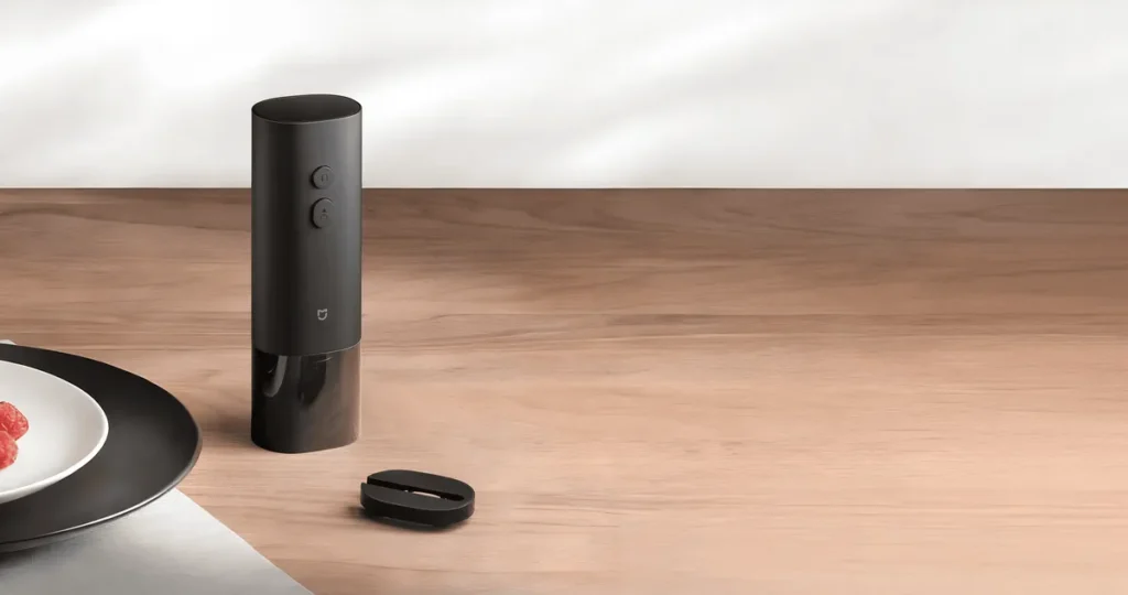Xiaomi Mijia Electric Wine Opener (BHR0966GL) Mijia Electric Wine Opener στο τραπέζι